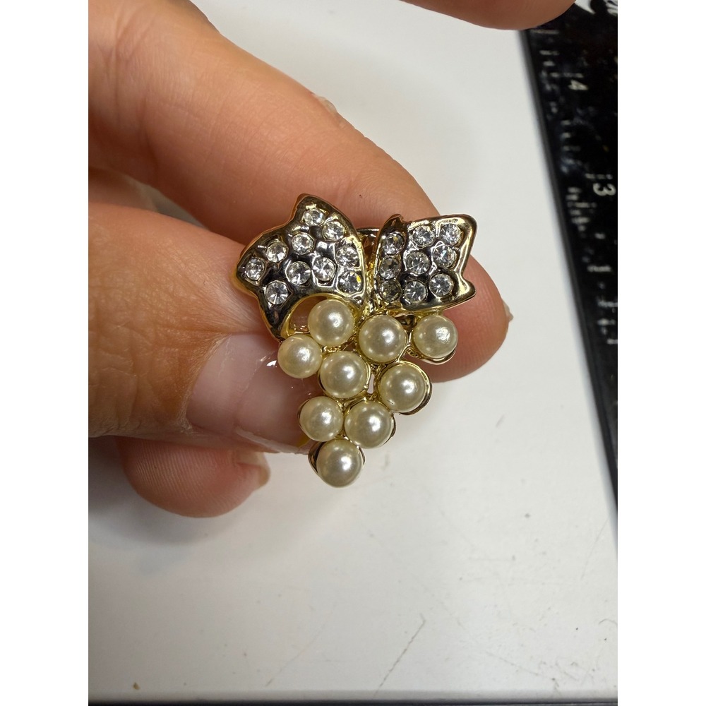 Gold Tone Faux Pearl Rhinestone Grape Cluster Lapel Pin Brooch Fruit Jewelry